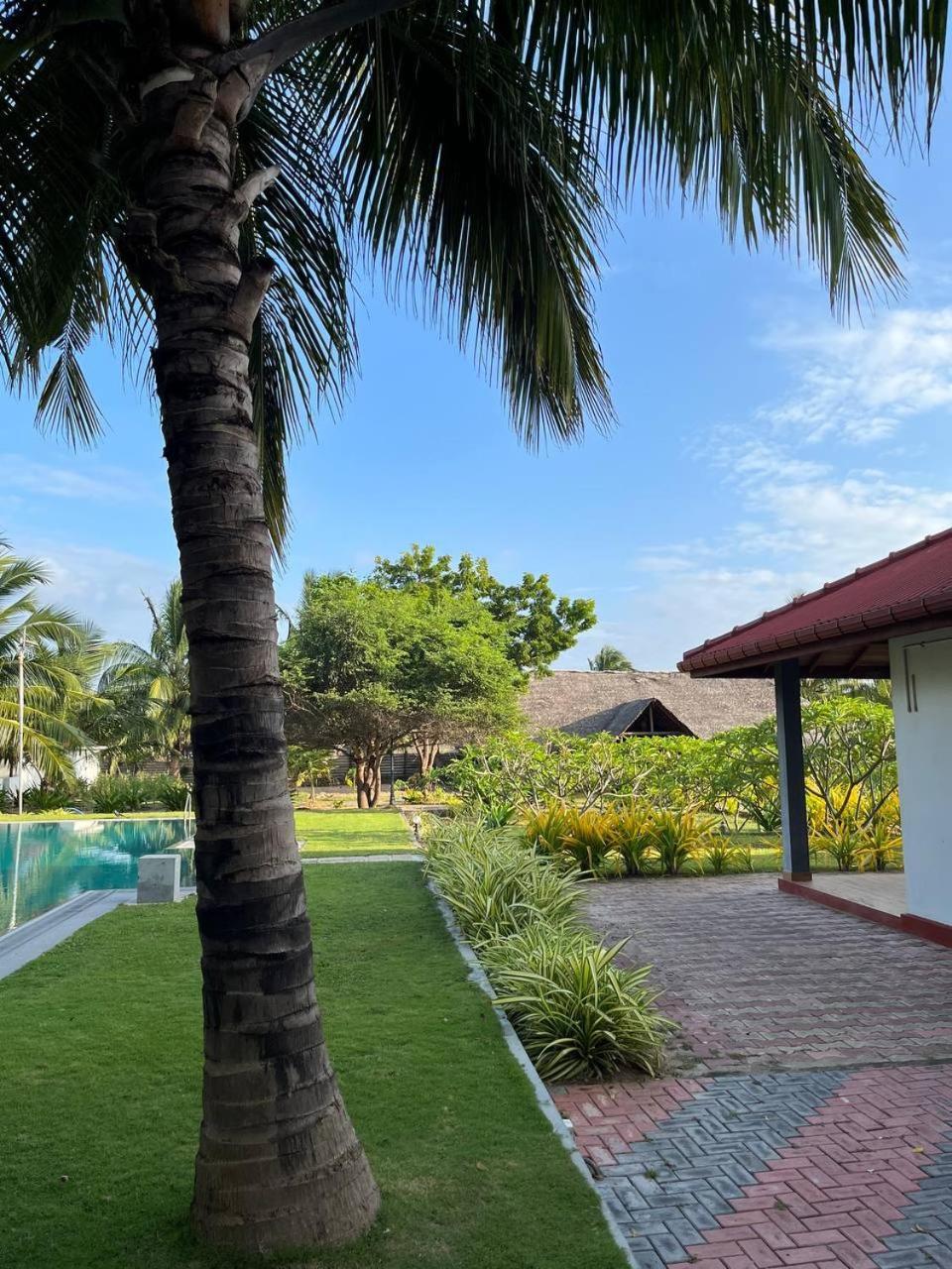 Nn Beach Resort & Spa Nilaveli Exterior foto