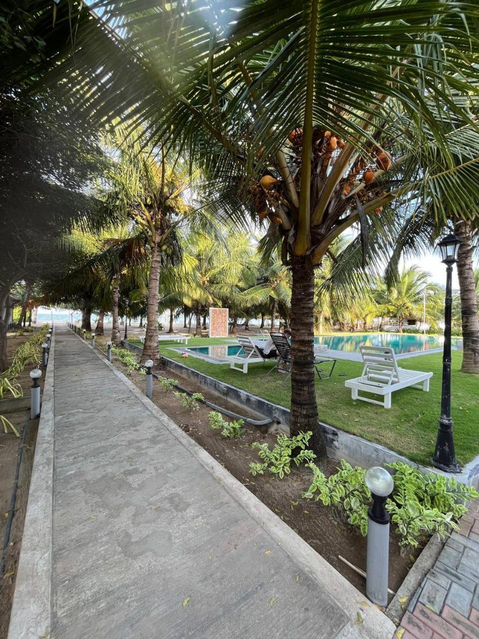 Nn Beach Resort & Spa Nilaveli Exterior foto