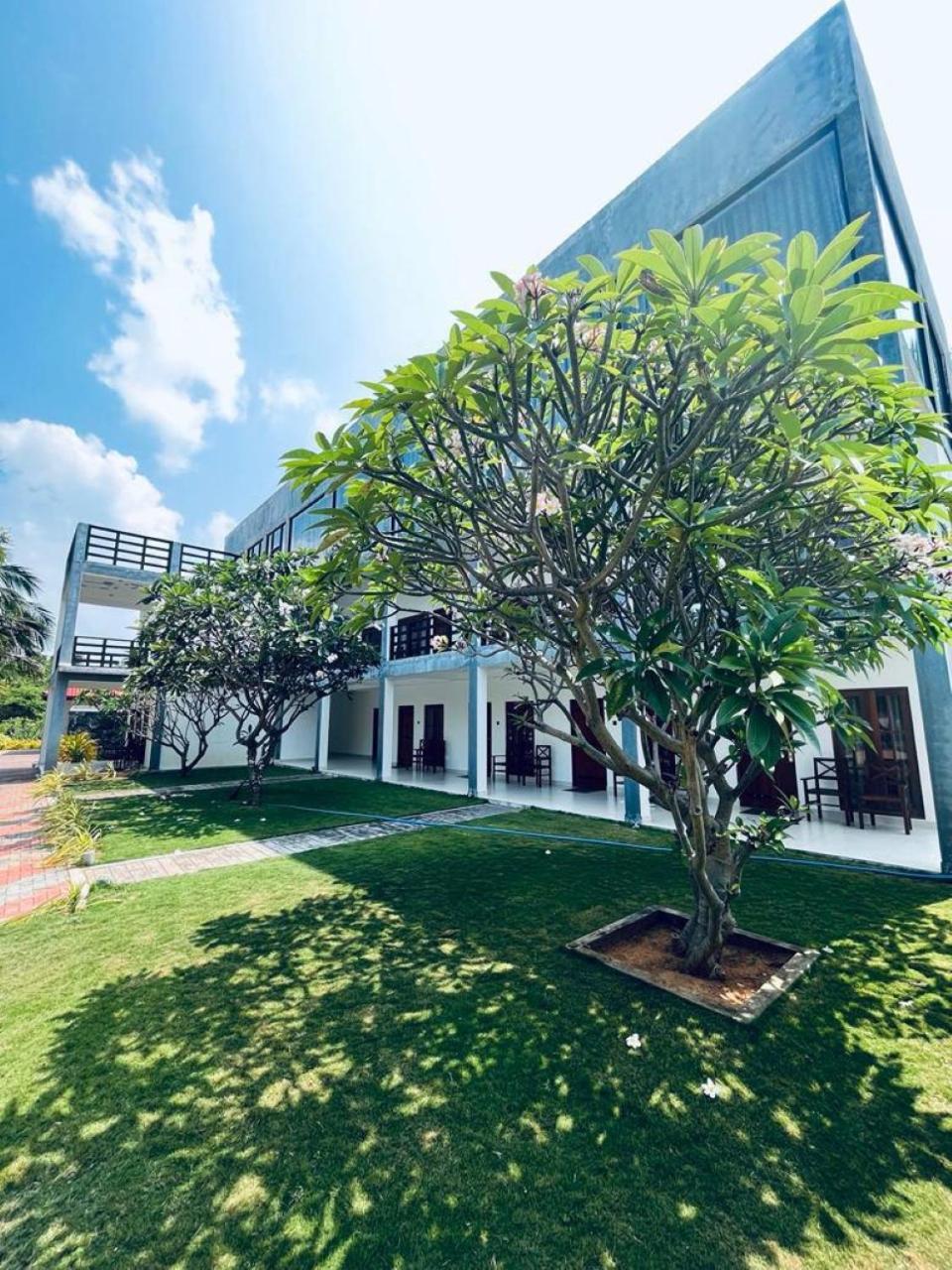 Nn Beach Resort & Spa Nilaveli Exterior foto